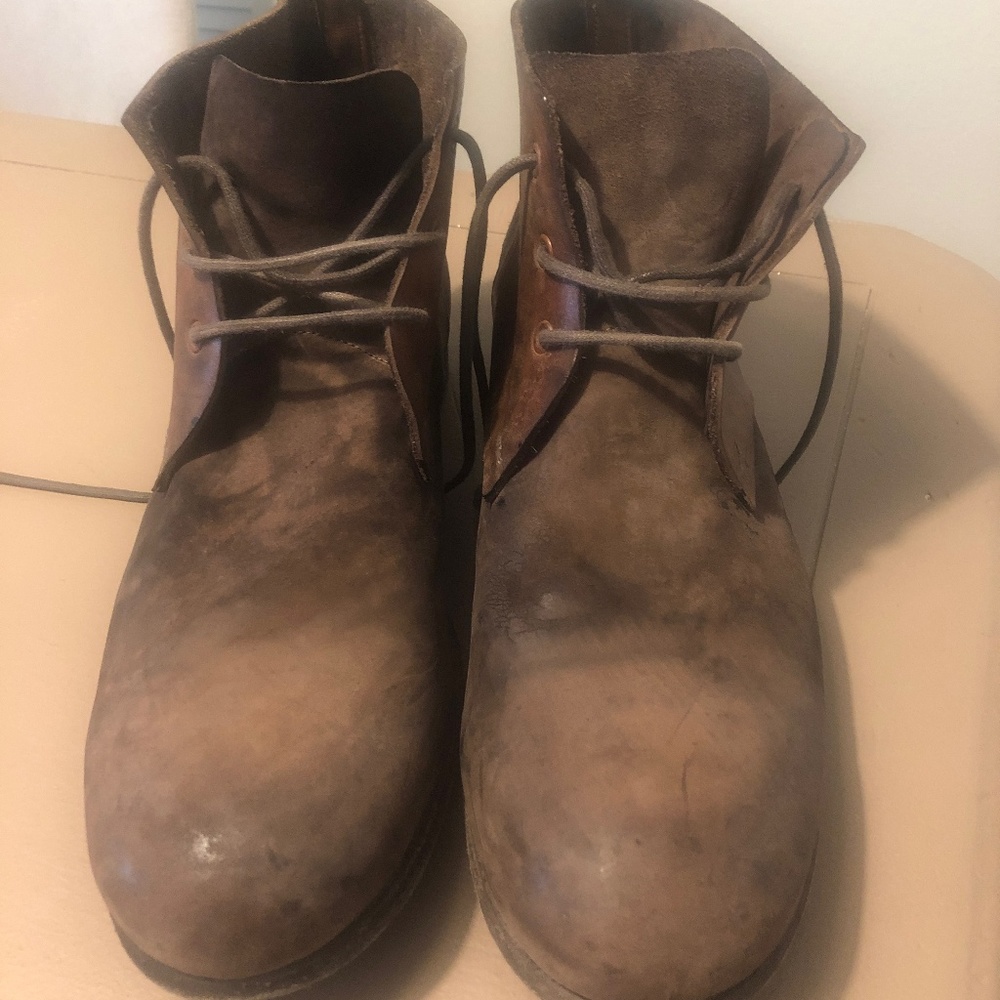 Men's brown suede boots